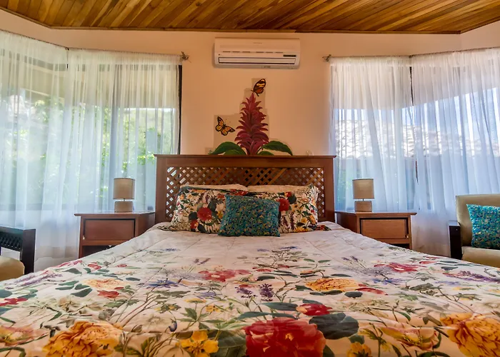Villa Hermosa Heights *